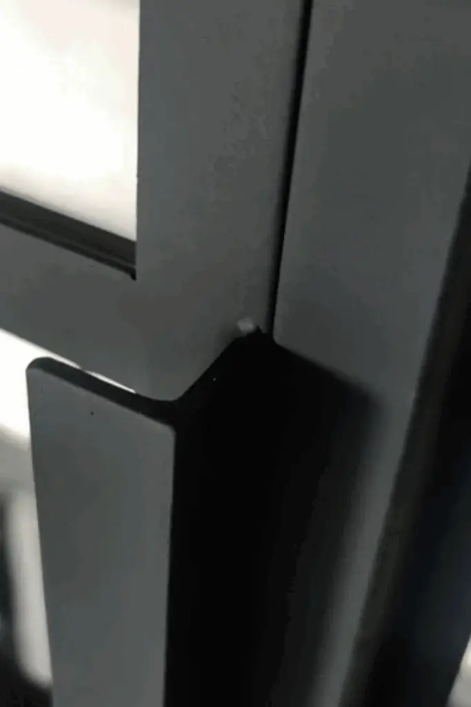 Finalny efekt po malowaniu i oszkleniu konstrukcji drzwi loftowych GDEL