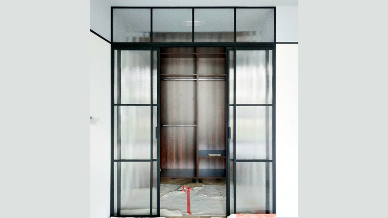 Drzwi loftowe do szafy