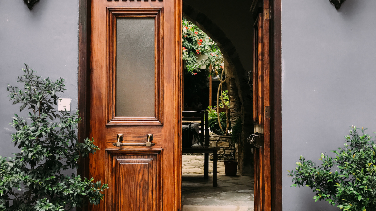 Harmonia wejścia Zasady Feng Shui dotyczące drzwi w Twoim domu