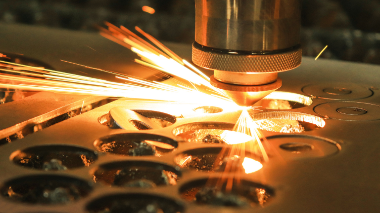 Innowacje i technologie w produkcji nowoczesnych drzwi