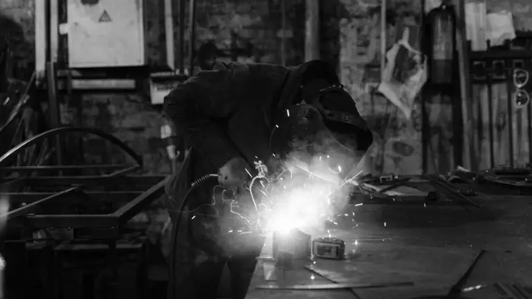 Na co zwrócić uwagę wybierając producenta drzwi loftowych