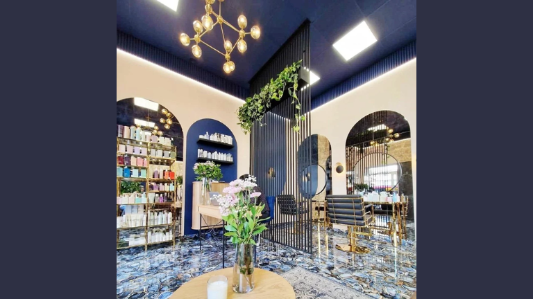 Nowoczesne rozwiązania w tworzeniu stref w pomieszczeniach gotowe ściany działowe z lamelami