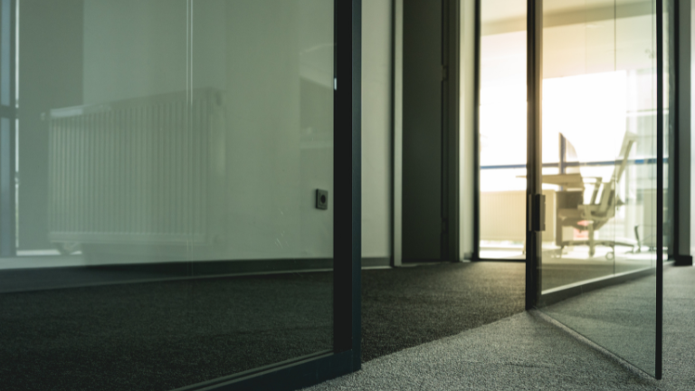 Ościeżnica w drzwiach loftowych