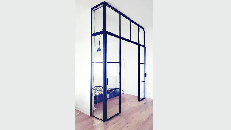 Zabudowa szklana loftowa jaką wybrać - stalową, czy aluminiową