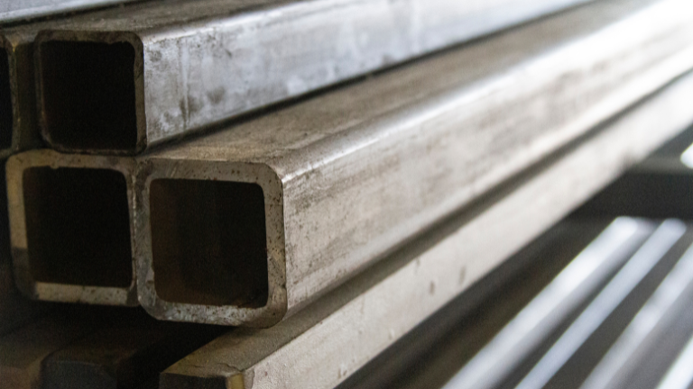 Zastosowanie stali w nowoczesnych wnętrzach​