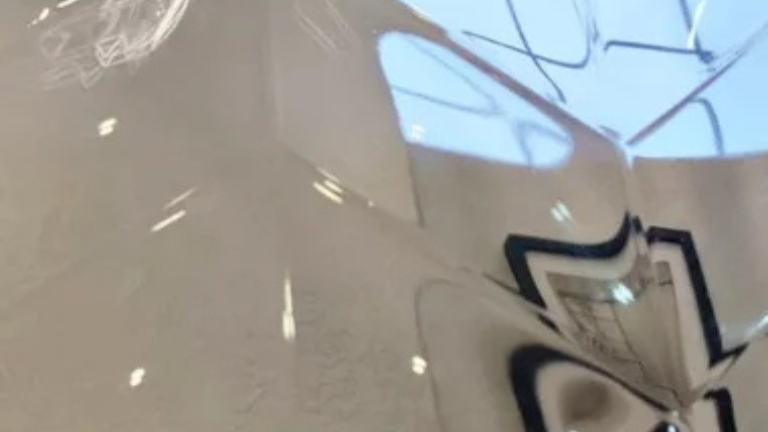 Szkło fusingowe: nowe wzory drzwi loftowych