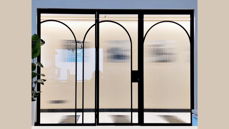 Drzwi loftowe w stylu industrialnym – dlaczego warto wybrać stal i szkło do nowoczesnych wnętrz?