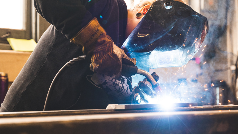 Drzwi loftowe na wymiar – trwałość i styl | Pracownia Ślusarska