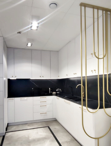 Złoty panel z giętego metalu na wymiar