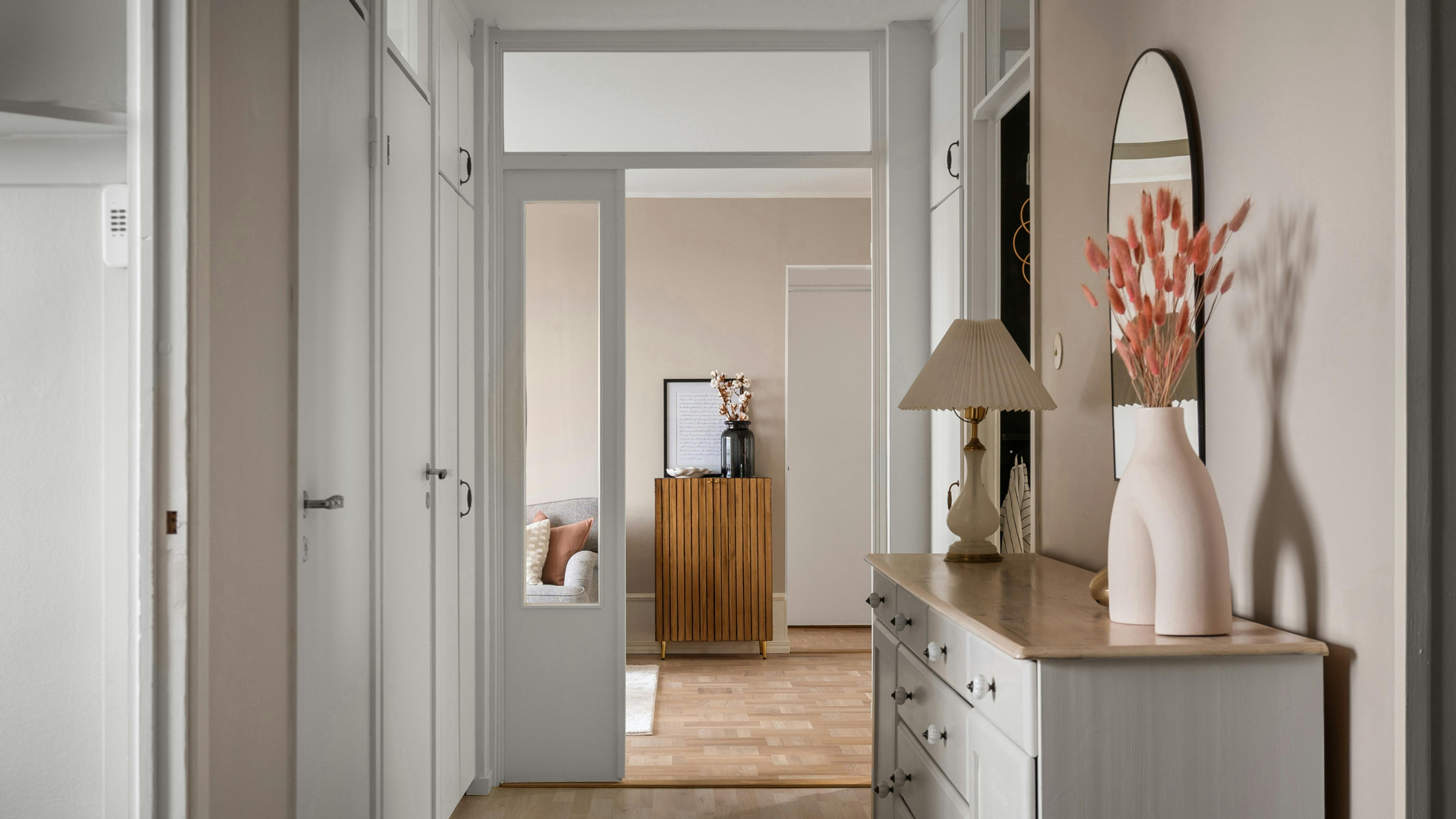 Dlaczego warto wybrać drzwi loftowe na wymiar?