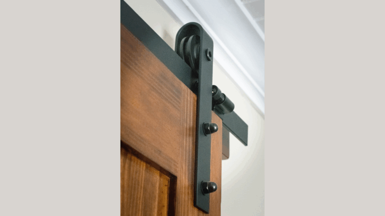 Drzwi loftowe przesuwne czy rozwierne? Porównanie