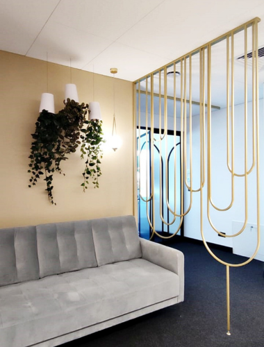 Panele ażurowe z giętego metalu do wydzielenia stref użytkowych