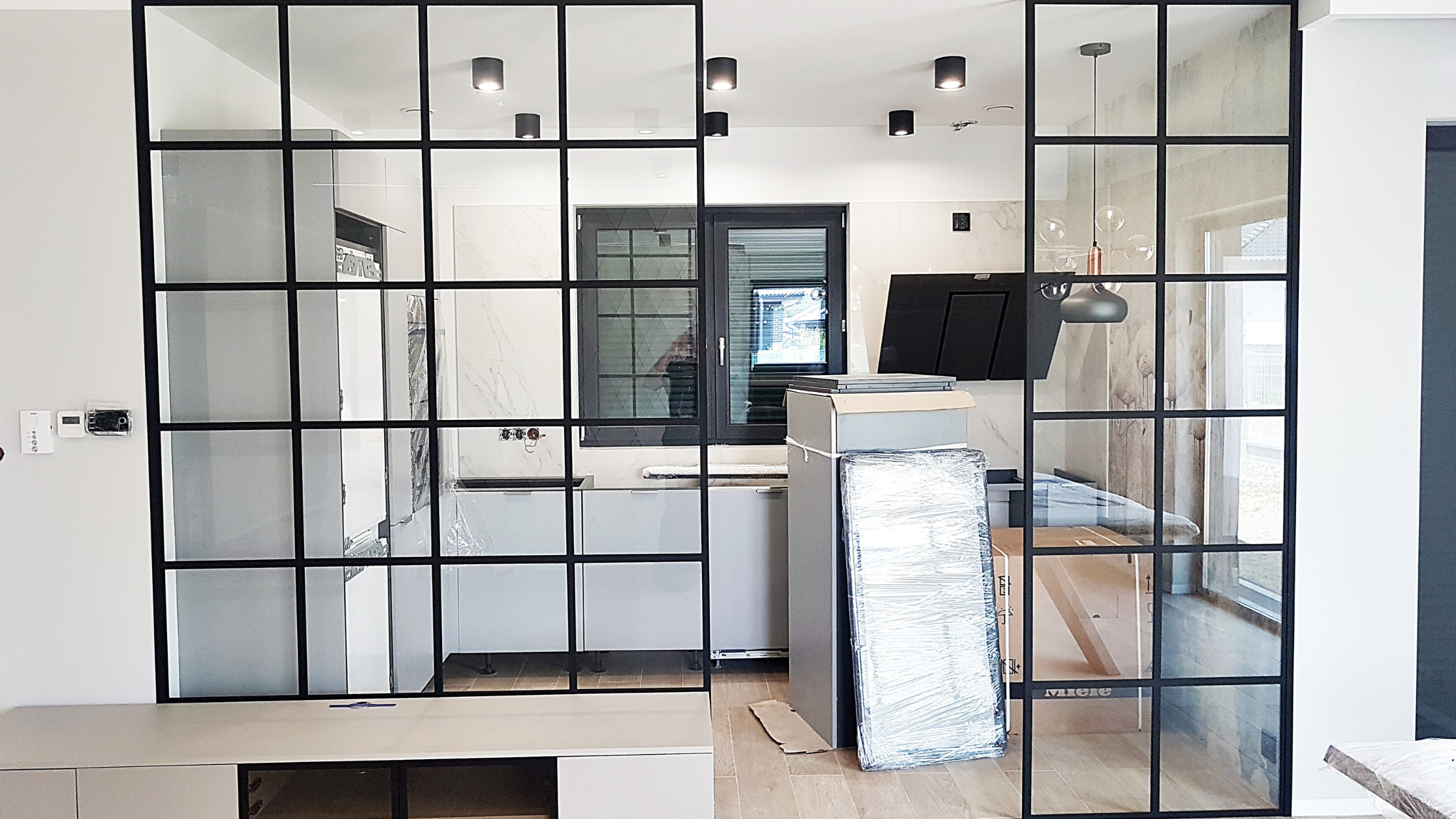 Drzwi loftowe w kuchni – styl i funkcjonalność