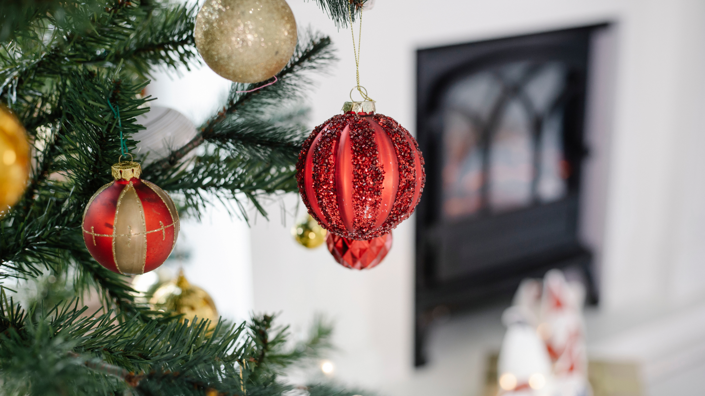 Drzwi loftowe w świątecznych aranżacjach wnętrz