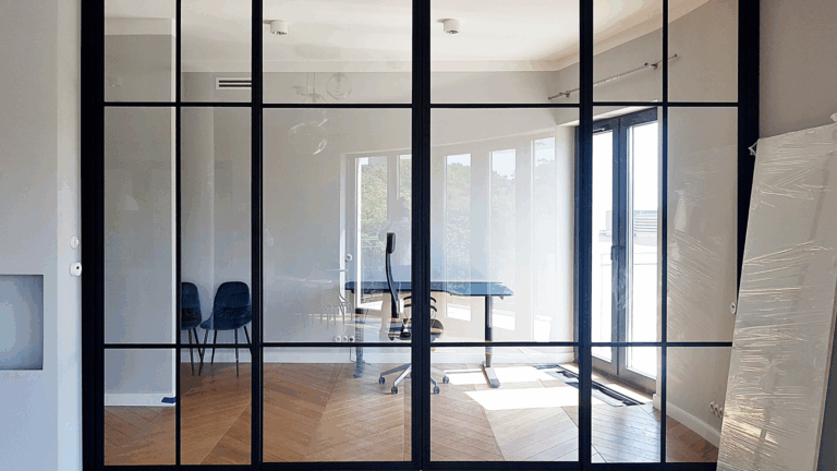 Drzwi loftowe – najmodniejsze trendy w aranżacji 2025