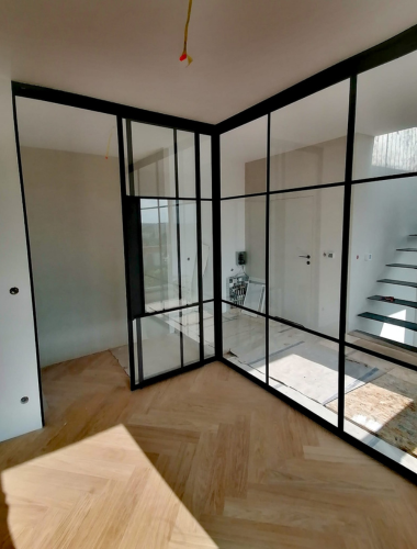 Zabudowa narożna loftowa z drzwiami przesuwnymi GDEL