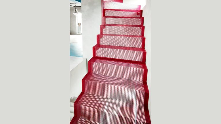 Metalowe schody i balustrady jako trwałe i estetyczne rozwiązania w nowoczesnym budownictwie.