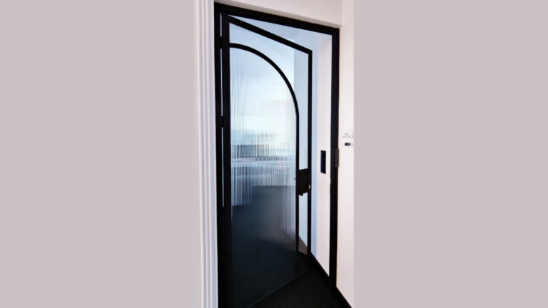 Indywidualne projektowanie drzwi loftowych na wymiar