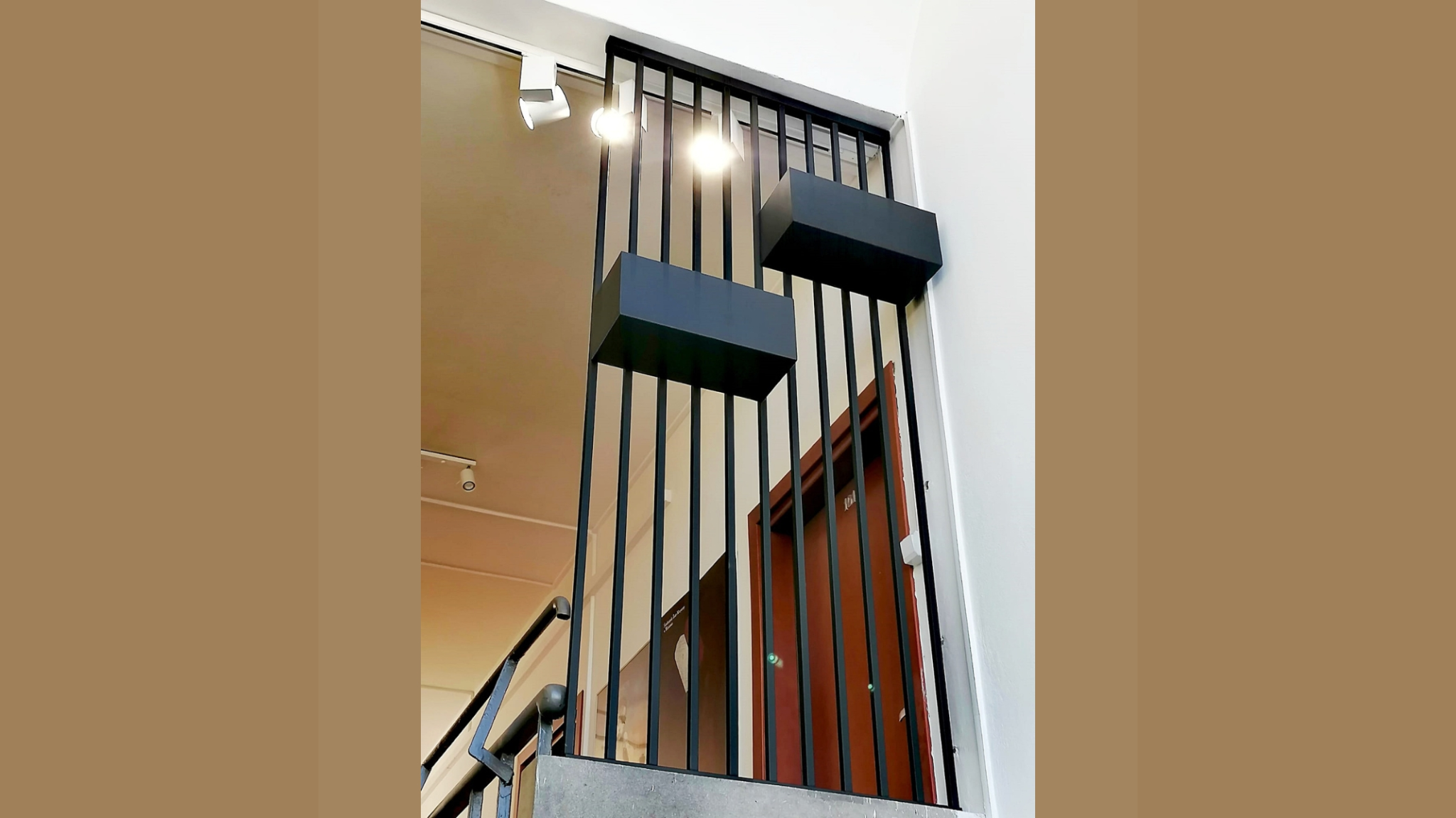 Regały loftowe na wymiar – personalizacja przestrzeni